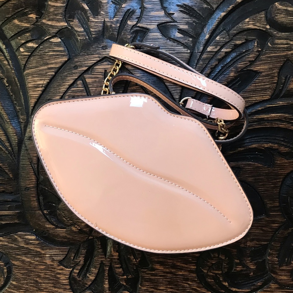 Lips Purse